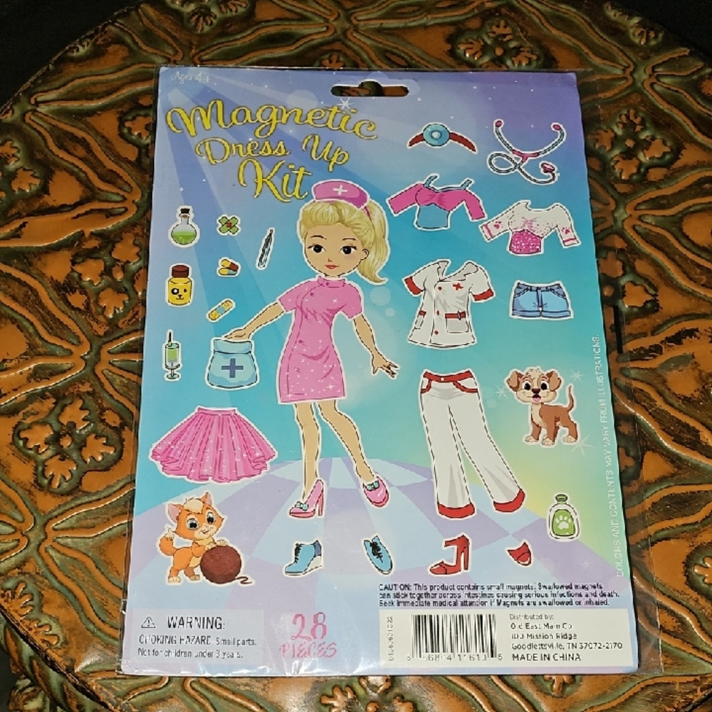 NEW Magnetic Dress Up Kit - Pink and White, 28 pieces. Kids